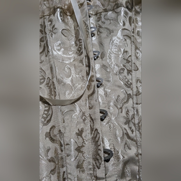 Cream corset - Picture 3 of 5